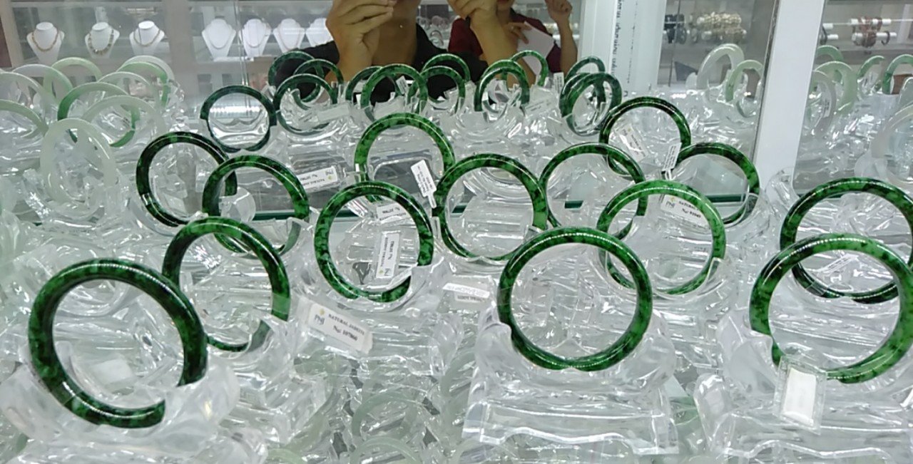 Trang sức đá phong thủy có cần khai quang không?