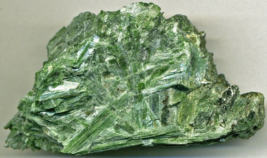 Trang sức đá Actinolite - Tinh hoa từ thiên nhiên đến bàn tay nghệ nhân