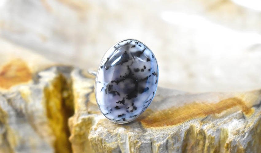 Trang sức dendritic opal – vẻ đẹp của sự kết nối và cân bằng