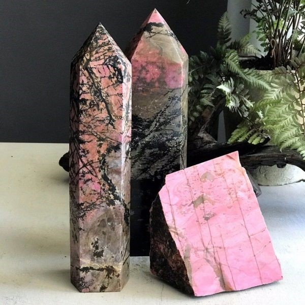 Xưởng chế tác trang sức đá Rhodonite