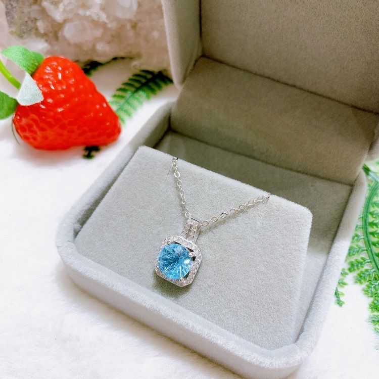 Trang sức đá phong thủy cho kinh doanh: Bí quyết thu hút tài lộc của doanh nhân và chủ shop