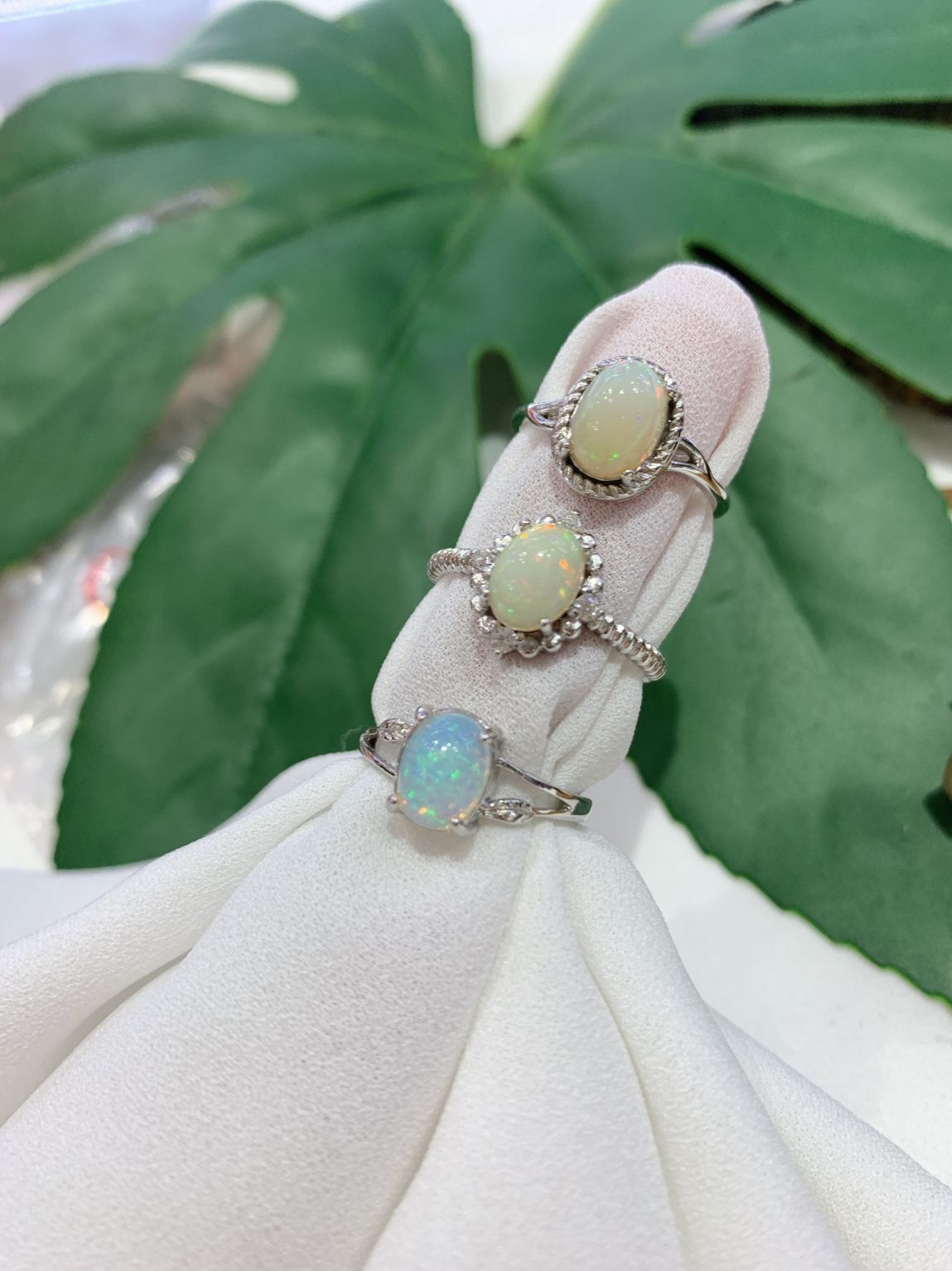 Nguồn hàng Nhẫn bạc gắn đá Opal tuyệt mỹ về mẫu mã