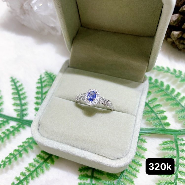 Trang sức bạc gắn đá Tanzanite sở hữu vẻ đẹp mê hoặc, lộng lẫy