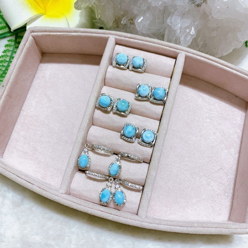 Trang sức đá larimar – tuyệt phẩm từ đại dương không gì sánh bằng