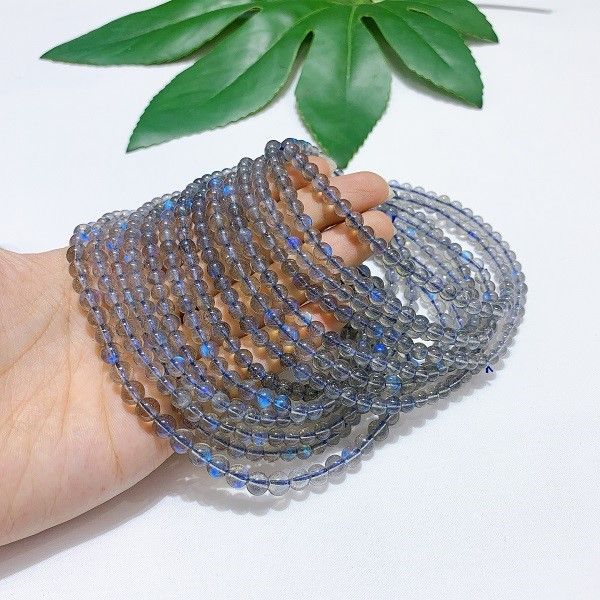 Labradorite - dòng đá cá tính được nhiều khách hàng trẻ quan tâm