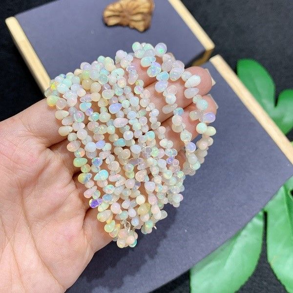 Hiệu ứng đổi màu kỳ diệu của đá Opal được hình thành như thế nào?