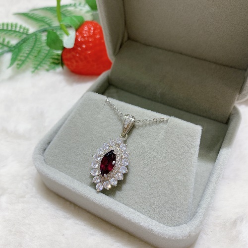 Garnet: Dòng đá mang phong cách cổ điển đang trở lại xu hướng