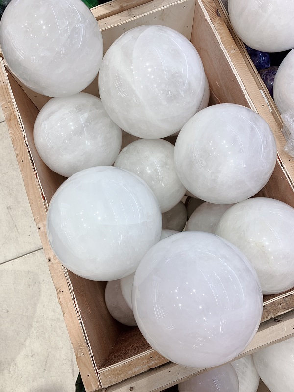 chuyen-si-cau-thach-anh-trang-cao-cap-saja