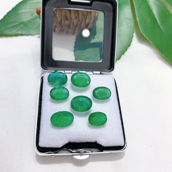 mat-da-emerald-hinh-oval