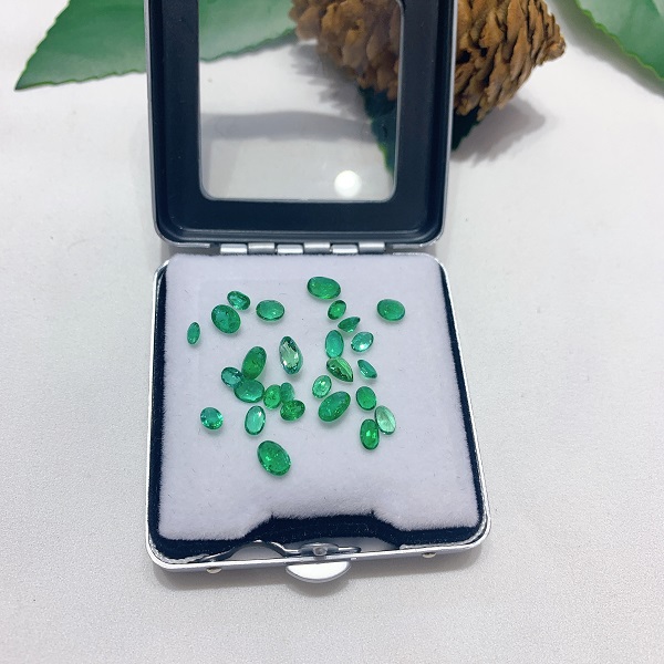 mat-da-emerald-hinh-oval