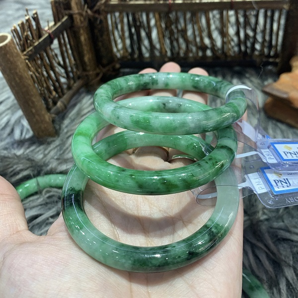 vong-kieng-cam-thach-xanh-ly-cao-cap