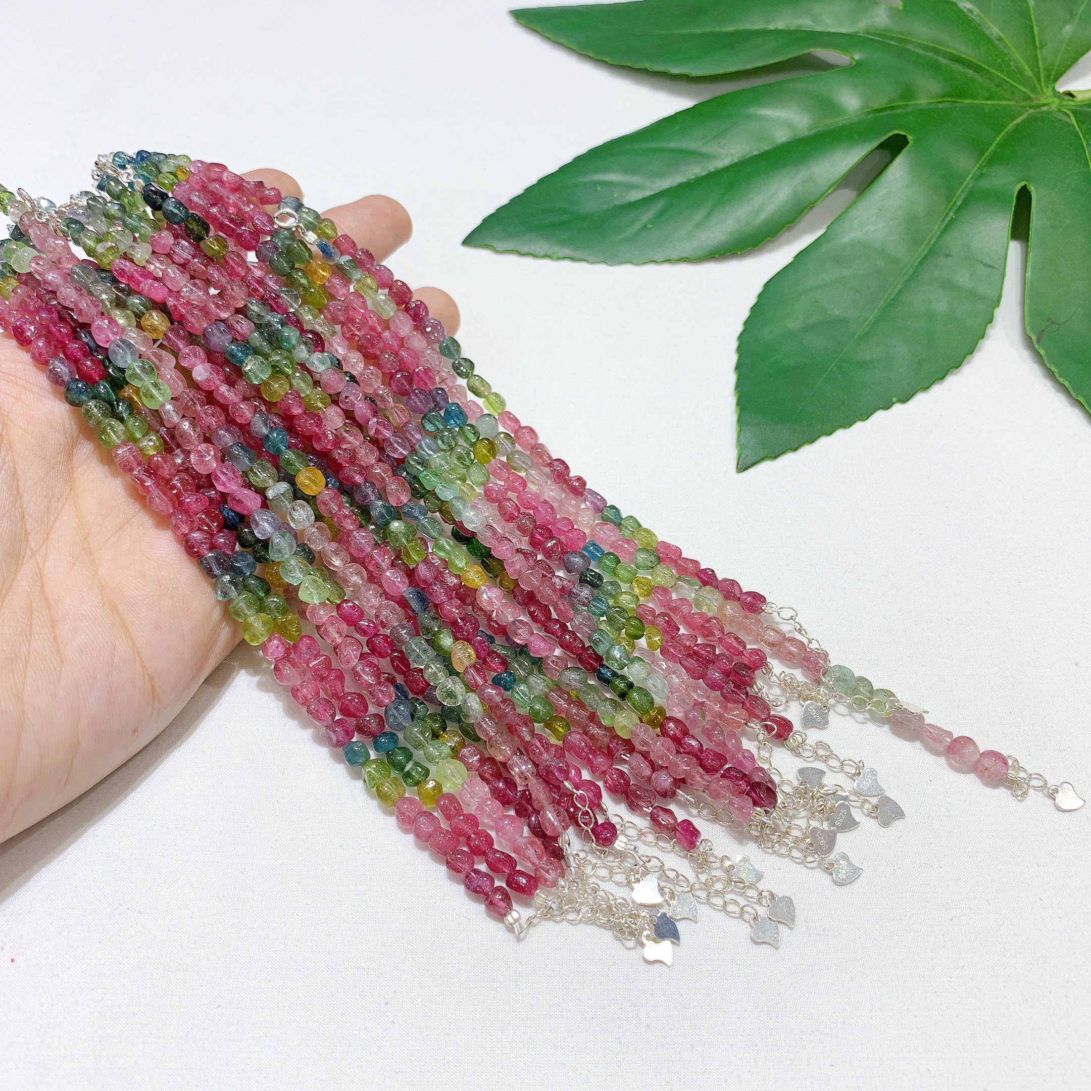 lac-tay-tourmaline-hat-ngau-nhien