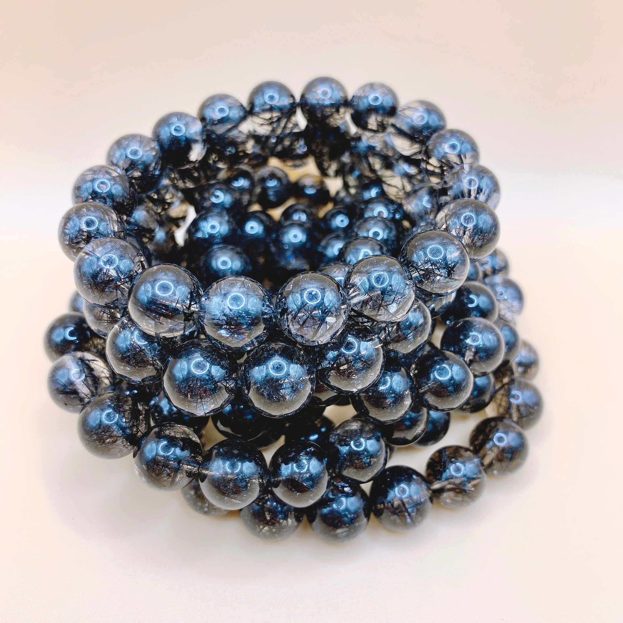 vong-da-thach-anh-toc-den