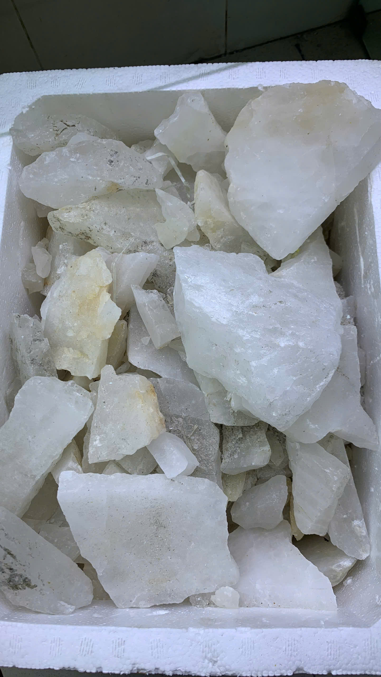 lo-da-tho-thach-anh-trang-dep