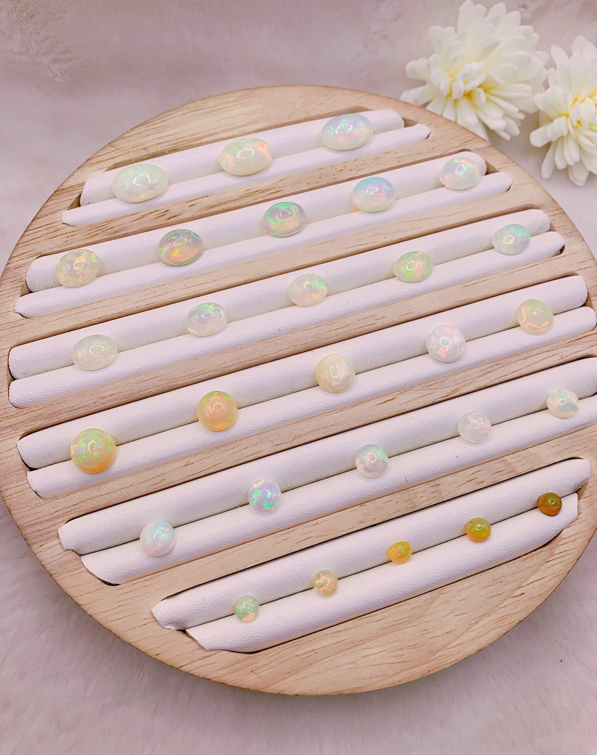 xuat-xuong-lo-mat-da-opal-trang