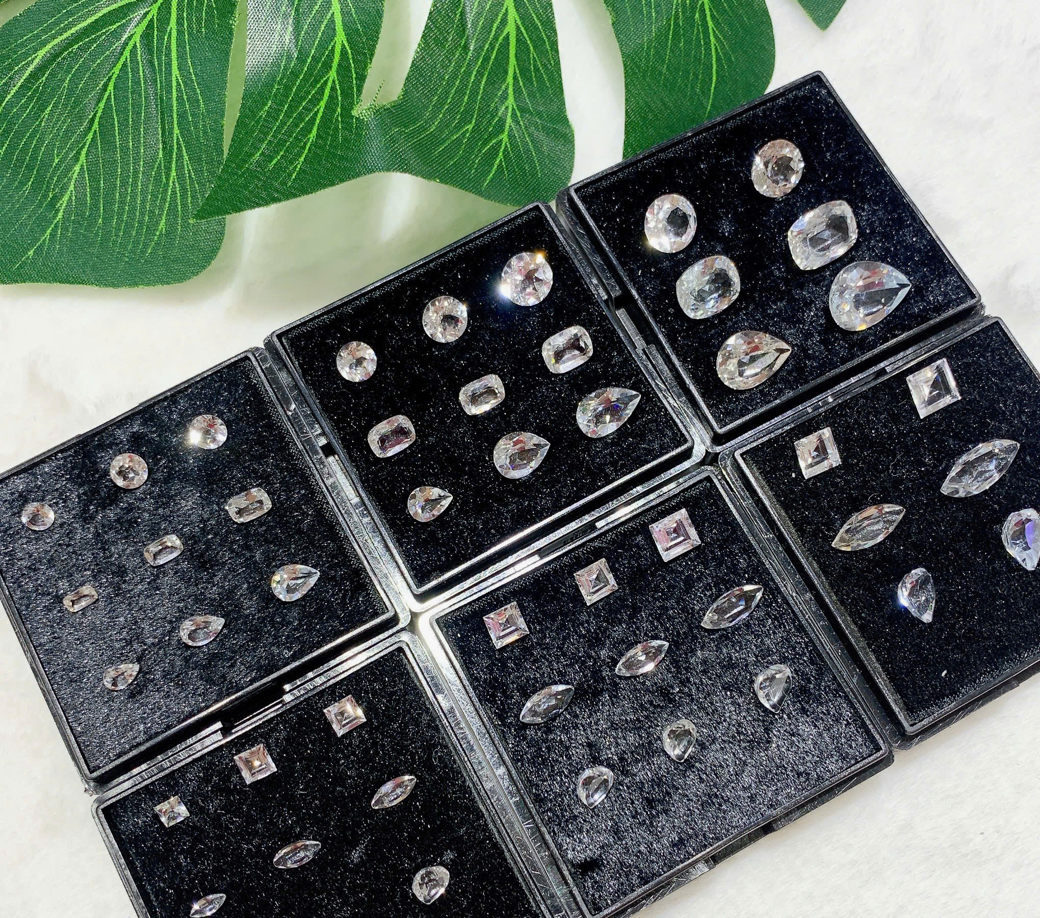 lo-mat-da-topaz-trang-cat-giac