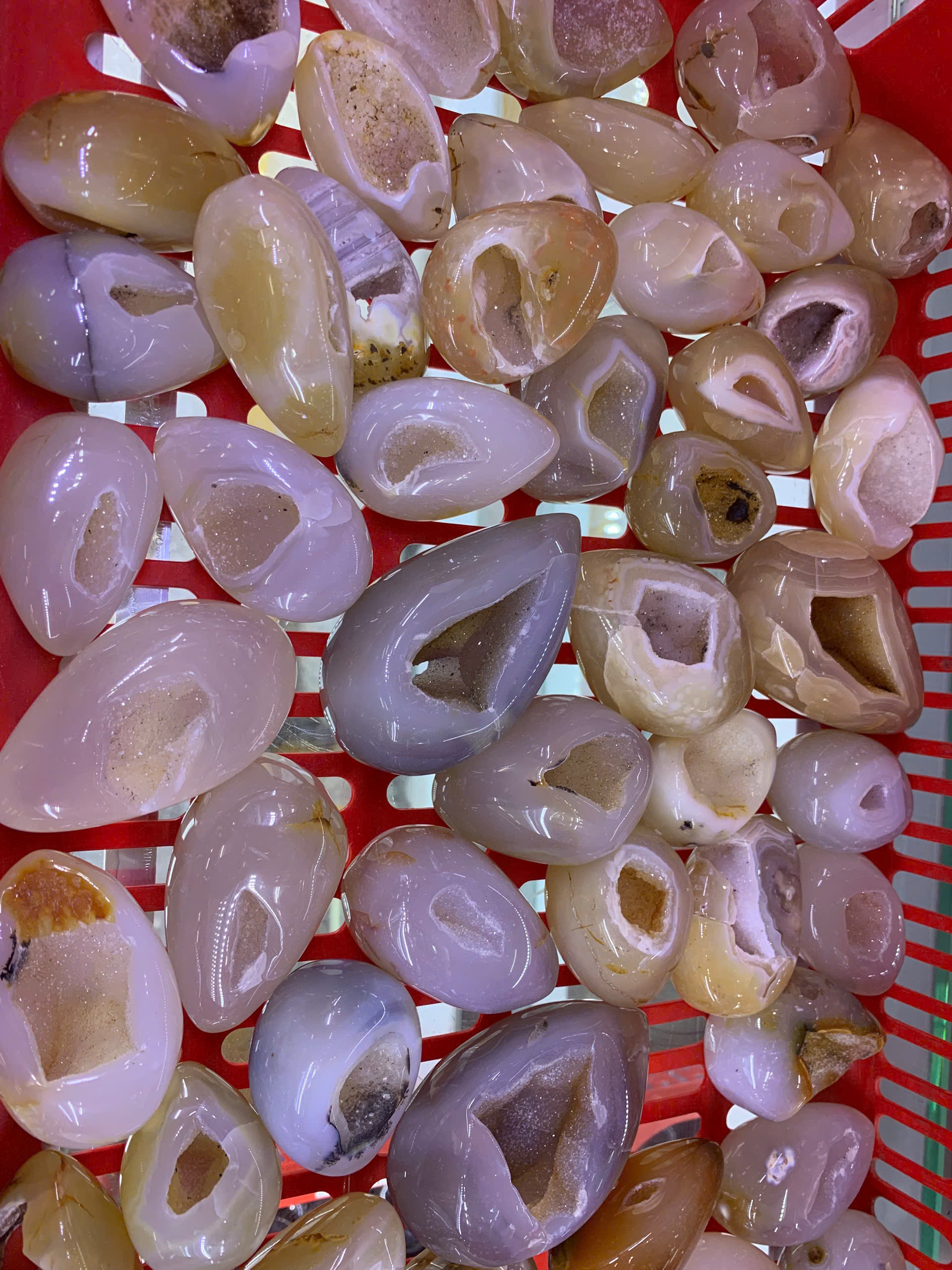 saja-xuat-xuong-lo-hang-moi-trung-ma-nao-trang